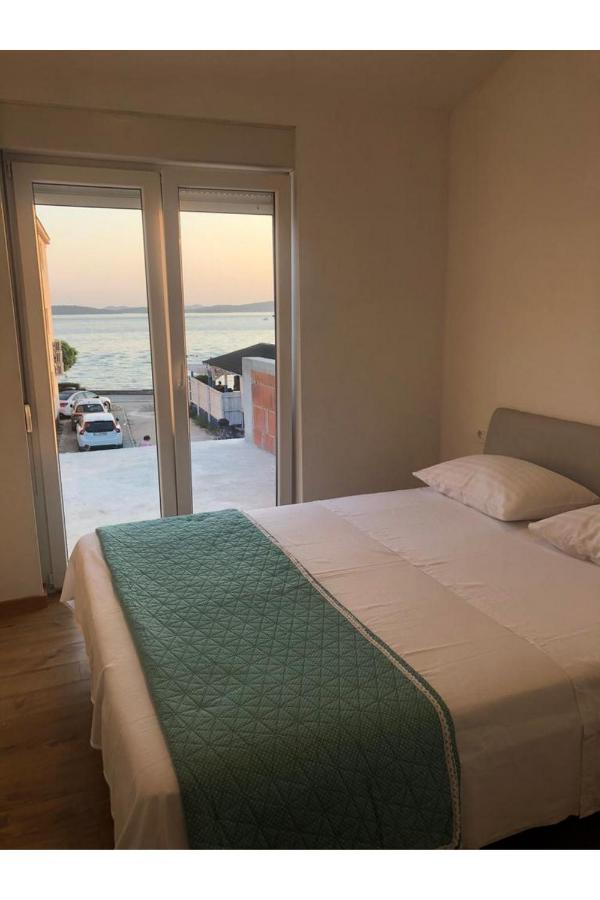 Beach Front Paradise Apartment Sukosan Exterior photo
