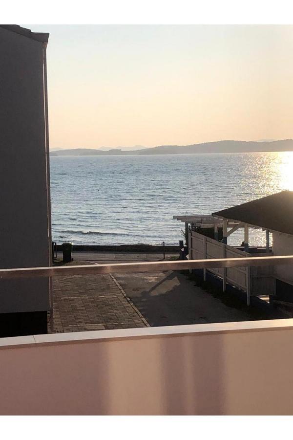 Beach Front Paradise Apartment Sukosan Exterior photo